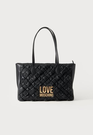 Čierna prešívaná kožená taška tote s dvojitými rukoväťami a zlatým logom "LOVE MOSCHINO" na prednej strane.