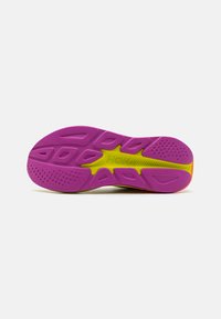 HOKA RINCON 4 - Silniční běžecké boty - citrus/black