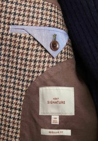 Thumbnail Image 11