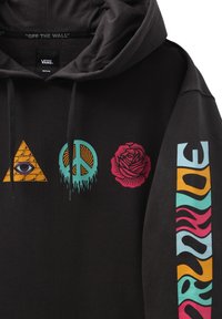 Felpa nera con cappuccio e stampe grafiche colorate: una piramide con occhio, simbolo della pace e rosa. Presenta il logo sulla manica, texture morbida.