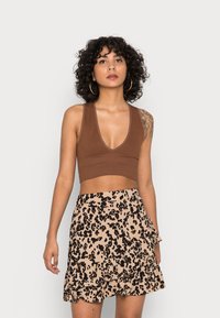 BDG Urban Outfitters JOSIE  - Topper - choc
