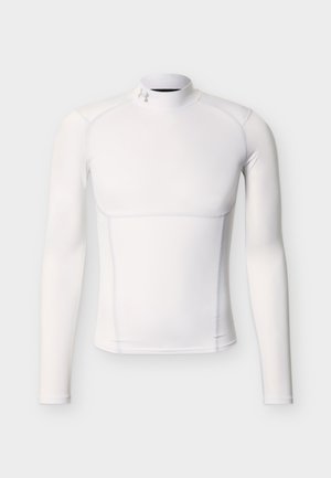 T-shirt de sport blanc à manches longues, ajusté, avec col montant et logo Under Armour près du col sur le côté gauche.