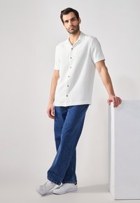 Thumbnail Image 3