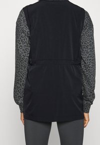 Nike Performance Väst - black