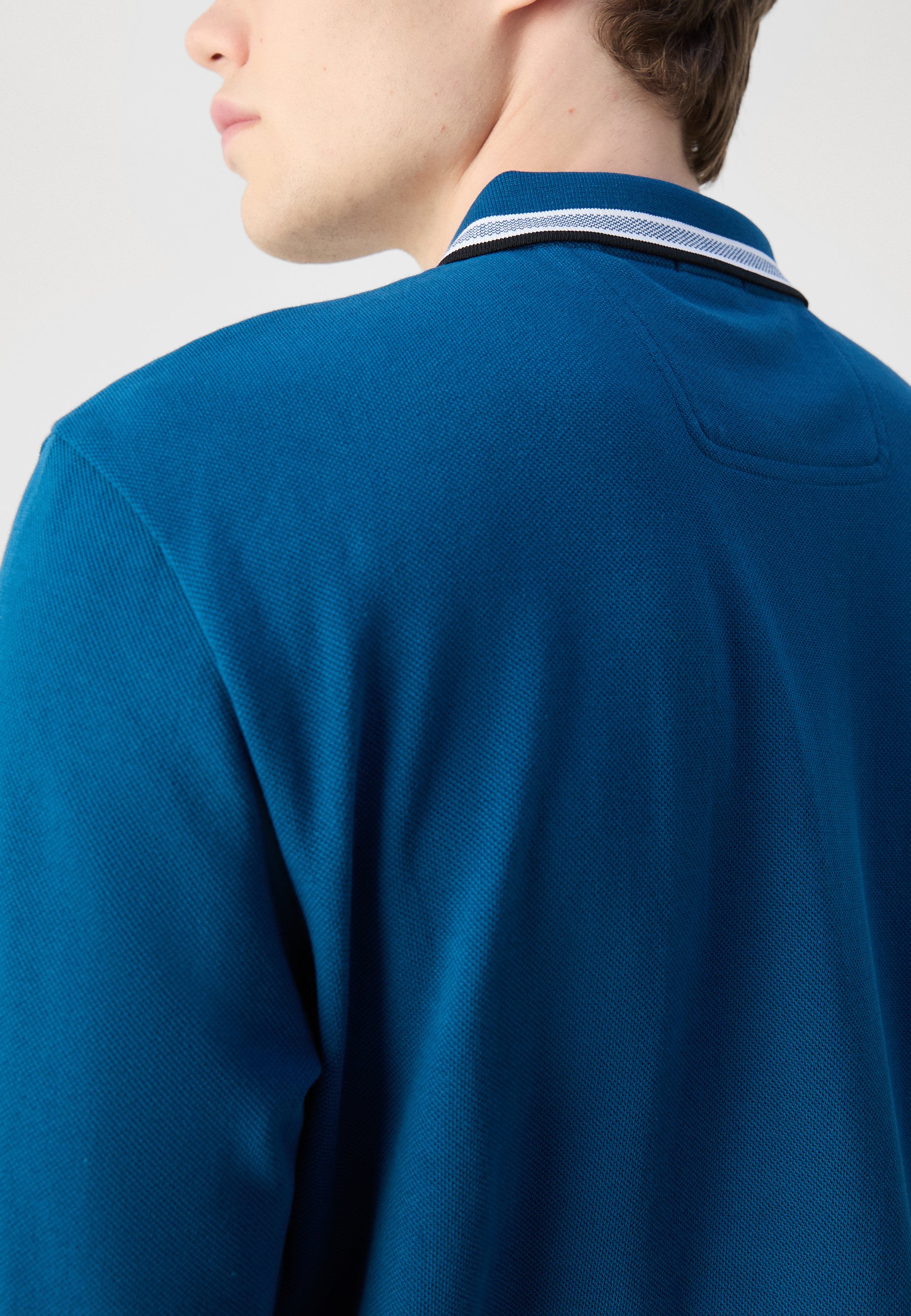 플리시 긴팔탑 오픈 블루 서른넷 | HUGO BOSS | 페칭 FETCHING