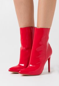 Even&Odd Botins de salto alto - red