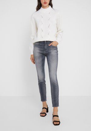 Vaqueros pitillo - grey denim