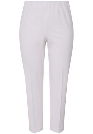 Białe, lekkie spodnie z elastycznego materiału z gumką w pasie i prostym krojem nogawek, charakteryzujące się czystymi liniami i brakiem widocznych elementów metalowych.