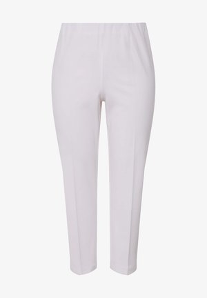 Białe, lekkie spodnie z elastycznego materiału z gumką w pasie i prostym krojem nogawek, charakteryzujące się czystymi liniami i brakiem widocznych elementów metalowych.