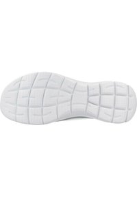 Semelle de chaussure de sport blanche avec une surface en caoutchouc texturée, présentant un motif en grille de carrés surélevés et de sections rectangulaires pour une meilleure adhérence.