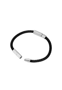 Bracciale in pelle intrecciata nera con accenti in metallo color argento, con estremità testurizzate e un dettaglio di chiusura cilindrico.