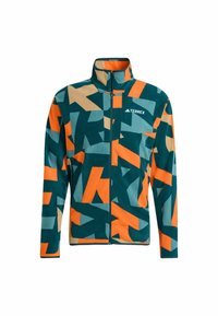 Bunte Fleecejacke mit einem geometrischen Muster in Grüntönen, Orange und Beige; hoher Kragen und durchgehender Reißverschluss.