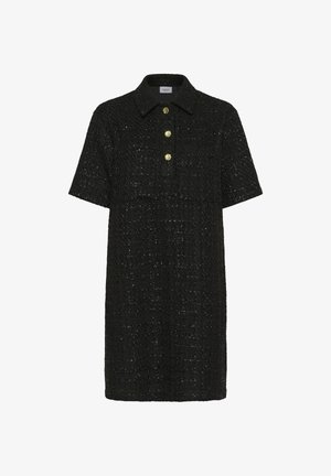 Rövid ujjú fekete ruha texturált anyagból, galléros nyakkal és három arany gombbal az elején. Egyenes fazon, látható minták nélkül.