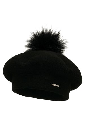 Béret noir en matériau tricoté texturé, avec un pompon noir duveteux sur le dessus et un petit logo métallique sur le côté.