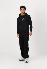 Tommy Hilfiger HOODY - Sweatshirt - black