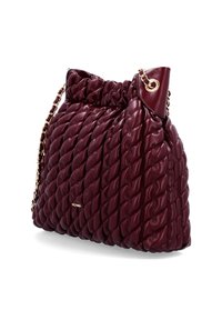 Burgunderfarbene gesteppte Handtasche aus weichem Leder mit einer Kettenriemen und einem gerafften oberen Teil, akzentuiert durch ein goldfarbenes Hardware-Detail.