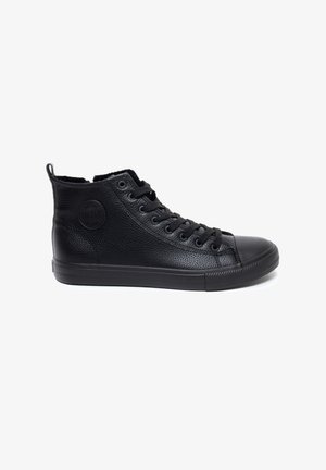 Czarne sneakersy typu high-top wykonane z textured skóry. Posiadają gumowy czubek i okrągłe logo z boku. Sznurowana konstrukcja z textured detalami.