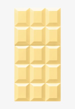 To rekker med kremhvite sjokoladebiter bestående av rektangulære segmenter med skrå kanter på en ensfarget hvit bakgrunn.