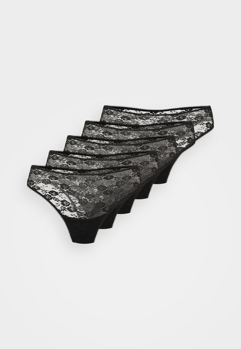 Fünf schwarze Spitzen-Bikini-Unterwäsche für Frauen diagonal auf einem weißen Hintergrund gestapelt.