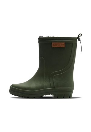 Bota de goma de color verde oscuro hasta el tobillo con superficie texturizada, forro polar, suela con dibujo y un parche marrón con el logo de Hummel en el lateral.