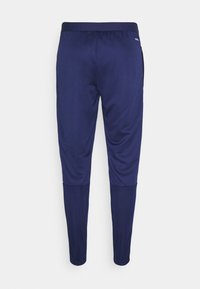 Navyblauwe sportbroek met een slim fit, elastische tailleband en een contrasterende paneelstructuur. Bevat een logo aan de linkerachterzijde.