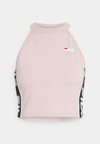 Top corto senza maniche di colore rosa chiaro con collo alto, caratterizzato dal logo FILA bianco e strisce laterali nere con branding ripetuto. Texture in cotone liscia.