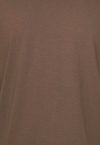 Jack & Jones JJEORGANIC TEE SS O-NECK NOOS - T-shirt basique - brown