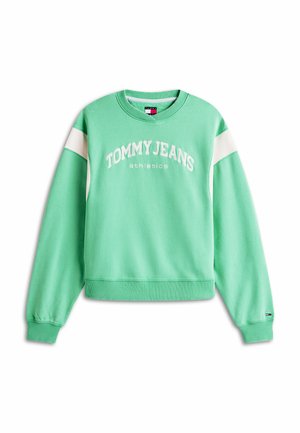 Groen sweatshirt met lange mouwen en ronde hals, met witte strepen op de schouders, "TOMMY JEANS athletics" tekst aan de voorkant, geribbelde manchetten en zoom.