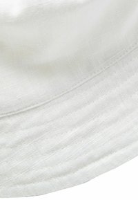 Next Hatte - white