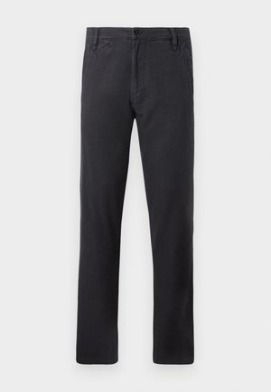 Pantaloni neri a gamba dritta con tasche laterali, chiusura anteriore con bottone e passanti per cintura su sfondo bianco.
