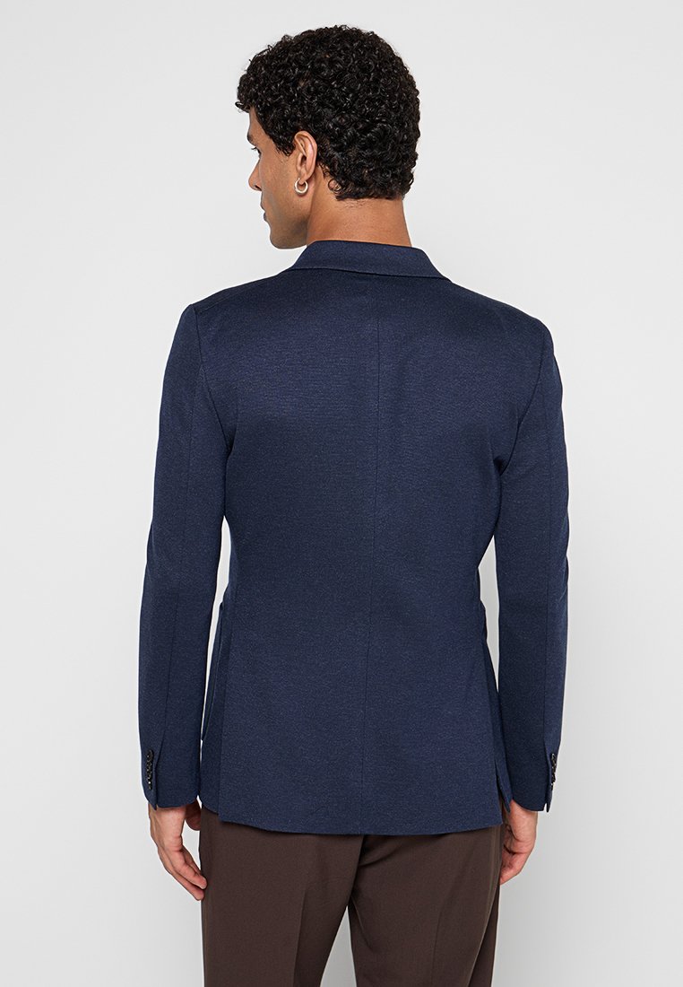 SLIM FIT