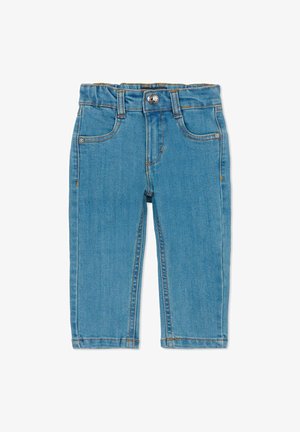 Pantaloni di jeans azzurri per bambini, con tasche frontali, passanti per cintura e chiusura con bottone argentato.