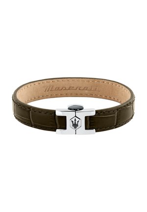 Bracciale in pelle marrone con chiusura in argento con logo del tridente Maserati e fodera interna cucita con incisione Maserati.