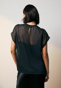 Thumbnail Image 4