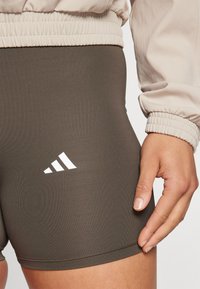 adidas Performance TECHFIT SHORT - Retuusid - shadow olive