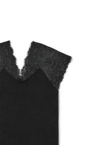 Top nero con dettagli in pizzo sulle spalle e scollatura a V. Tessuto liscio, caratterizzato da una delicata lavorazione in pizzo floreale.