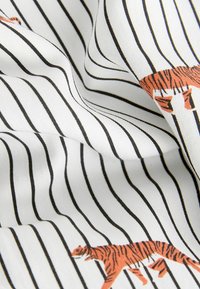 Next REGULAR FIT - BUTTON THROUGH SET  - Nattplagg set - ecru pinstripe