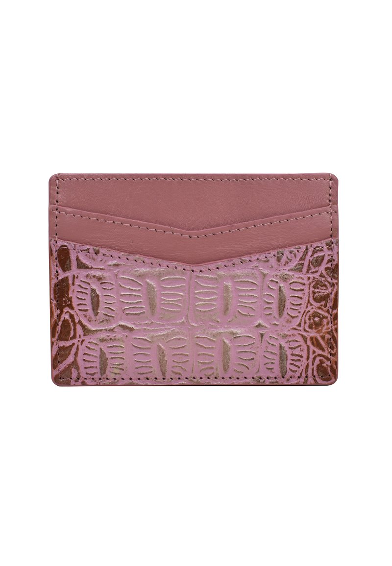 Roze leren portemonnee met een tekstuur en een geperst patroon. Heeft een glad bovenste gedeelte en een twee-kleuren ontwerp, met zichtbare stiksels.