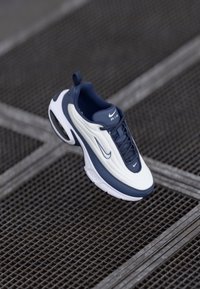 Unselected, midnight navy/summit white