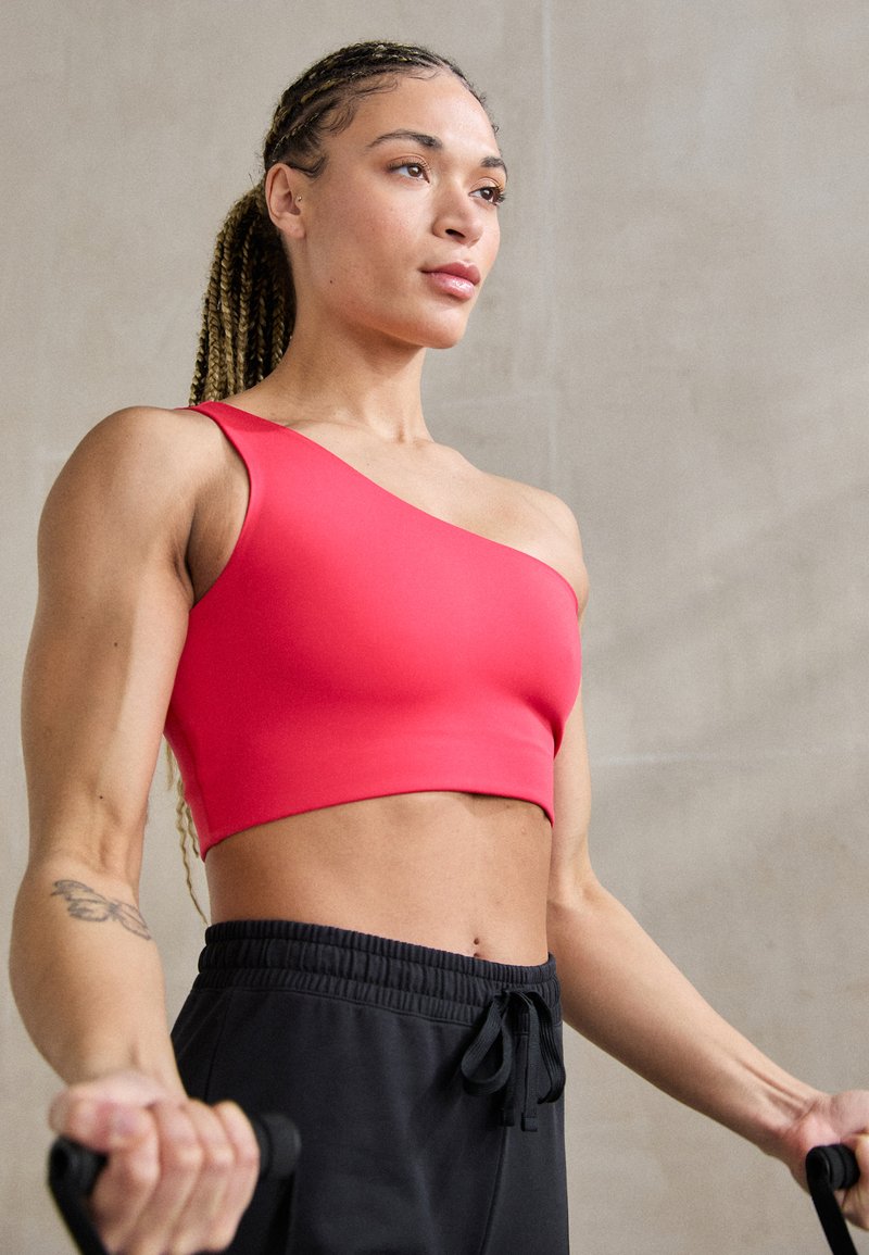Girlfriend Collective BIANCA BRA ONE SHOULDER - Sujetadores deportivos con sujeción media - cherry