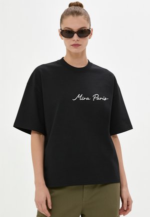 Mira Paris, ESSENTIAL OVERSIZED BOXY TEE 26 UNISEX - T-shirt basic - black