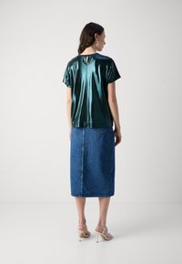 Mos Mosh O NECK TEE - Marškinėliai su spaudiniu - dark pine