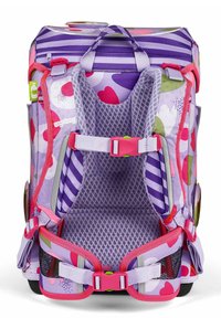 Lila und rosa Kinder-Rucksack mit floralem Muster, gestreiften Akzenten, atmungsaktivem Rückenpanel, verstellbaren Trägern und einem oberen Griff.