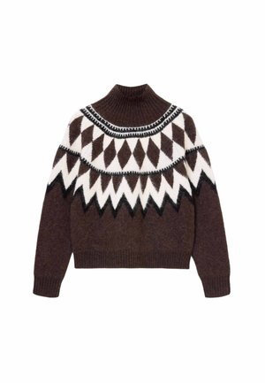 Brauner Strickpullover mit hohem Kragen. Enthält ein geometrisches Muster in Weiß und Schwarz, mit einer flauschigen Textur sowie gerippten Bündchen und Saum.