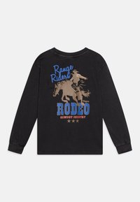 Čierne tričko s dlhým rukávom s grafickou potlačou kovboja na koni, s nápisom "Range Riders" v modrej a "RODEO" v červenej a hnedej farbe.