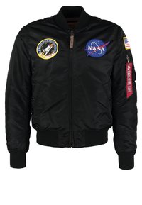 Giacca bomber in nylon nero con toppe della NASA e della missione spaziale, polsini e orlo a coste, e una tasca con zip dotata di etichetta.