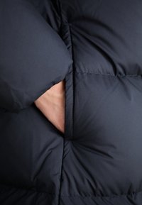 Tommy Hilfiger CASUAL MAXI - Dunfrakker - desert sky