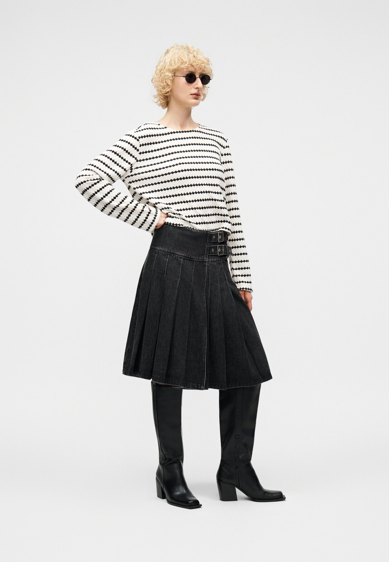 ONLEVA O NECK STRIPE