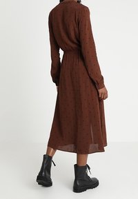 Minimum Abito a camicia - brown