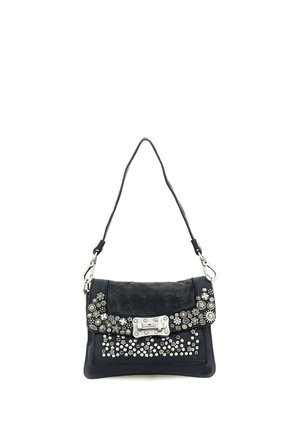 Borsa a tracolla in pelle nera con borchie floreali argentate e strass, dotata di chiusura argento e tracolla singola.